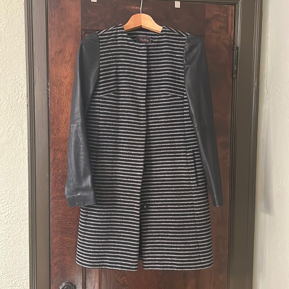 Stunning MADEWELL outerwear jacket with front pockets and functional snaps.